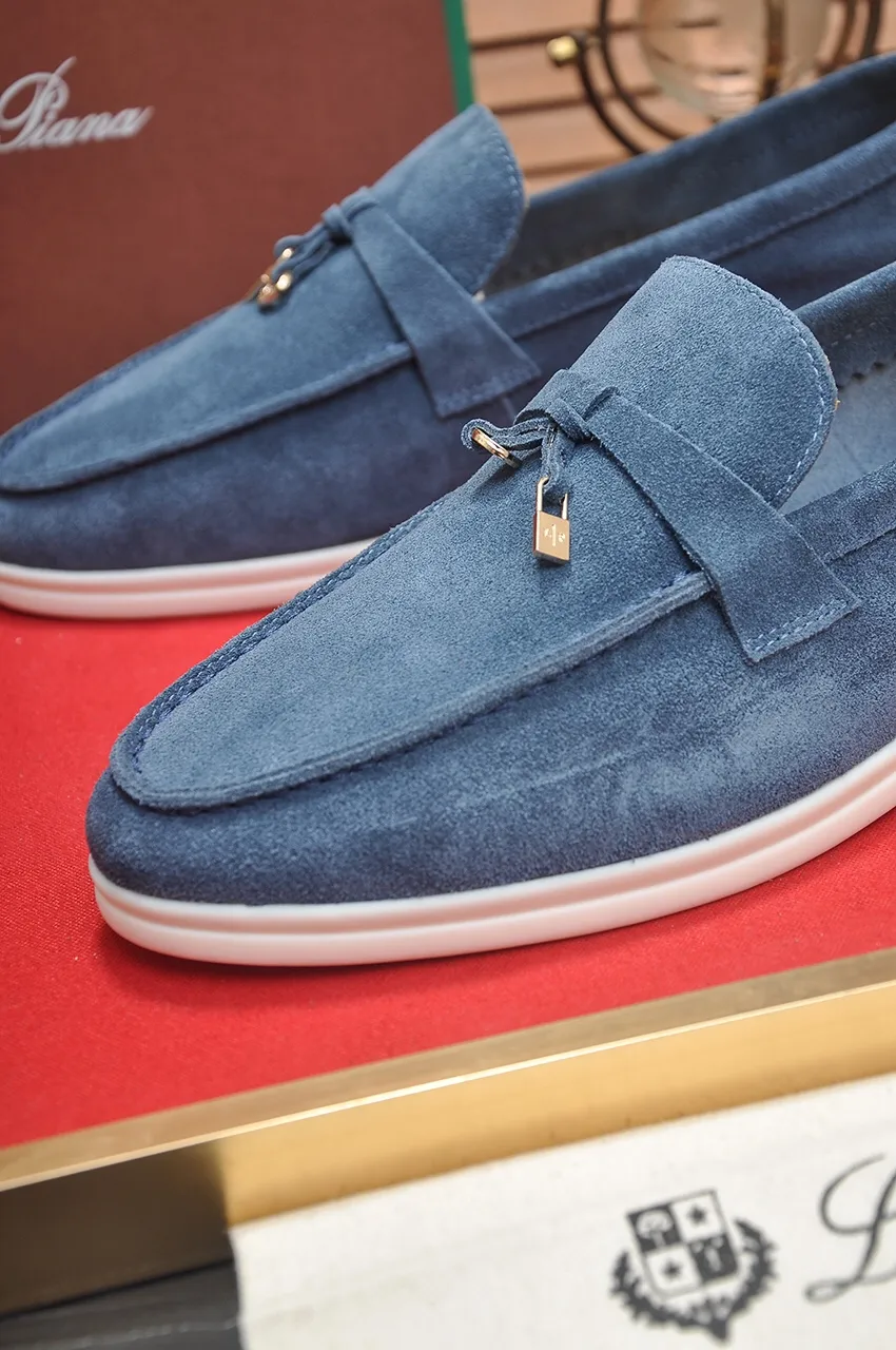 Men's shoes 💰400💶[𝐥𝐨𝐫𝐨 𝐏𝐢𝐚𝐧𝐚] [Couple model] High-end quality, affordable price, LP classic loafers, Italian treasure brand, the only brand that can match Hermès! Only after wearing it do we know that we can’t live up to our feet. Women’s code: 35-40 (customized sizes 34, 41, 42 are non-returnable) Men’s code: 38-44 (customized 45, 46, 47, 48 are non-refundable) Fabric: Customized imported cashmere Lining: Customized imported fetal cowhide Foot: Imported benzene-dyed calfskin Outsole: Exclusive original glass rubber outsole